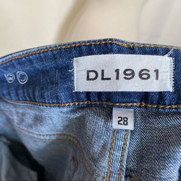 Dl1961 Jeans Davis Skinny Boyfriend Size 28 Light Distress Hollar - Picture 4 of 6